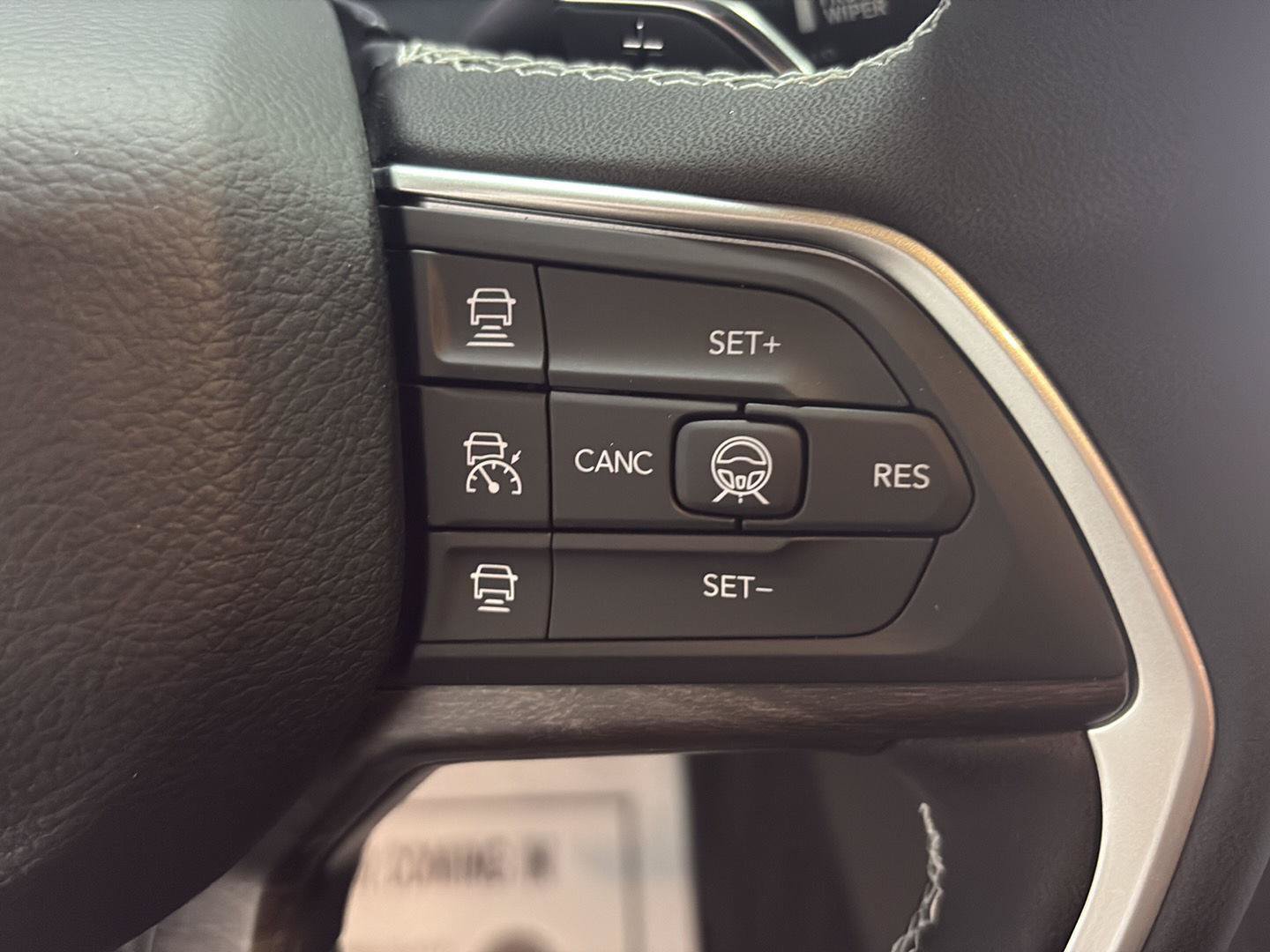 New 2026 Jeep Grand Cherokee Altitude AWD/4WD image 10
