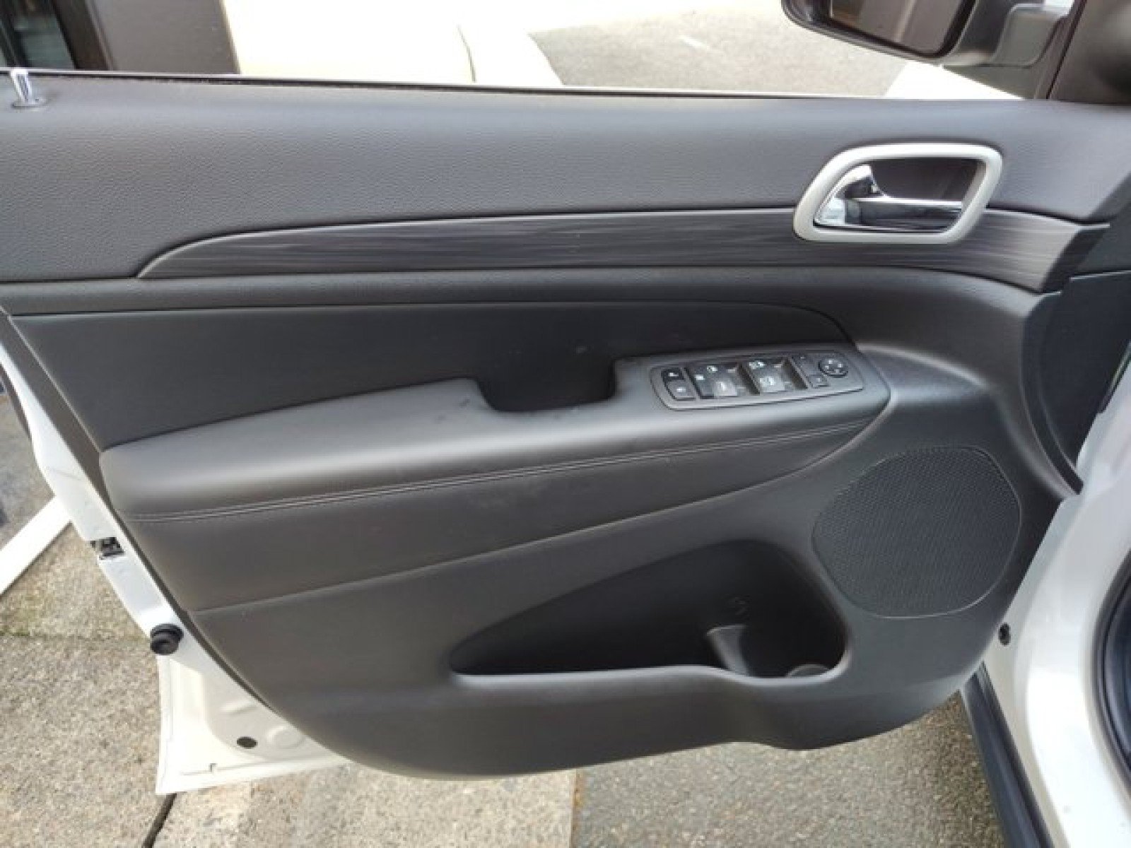 Used 2022 Jeep Grand Cherokee Laredo E AWD/4WD image 20