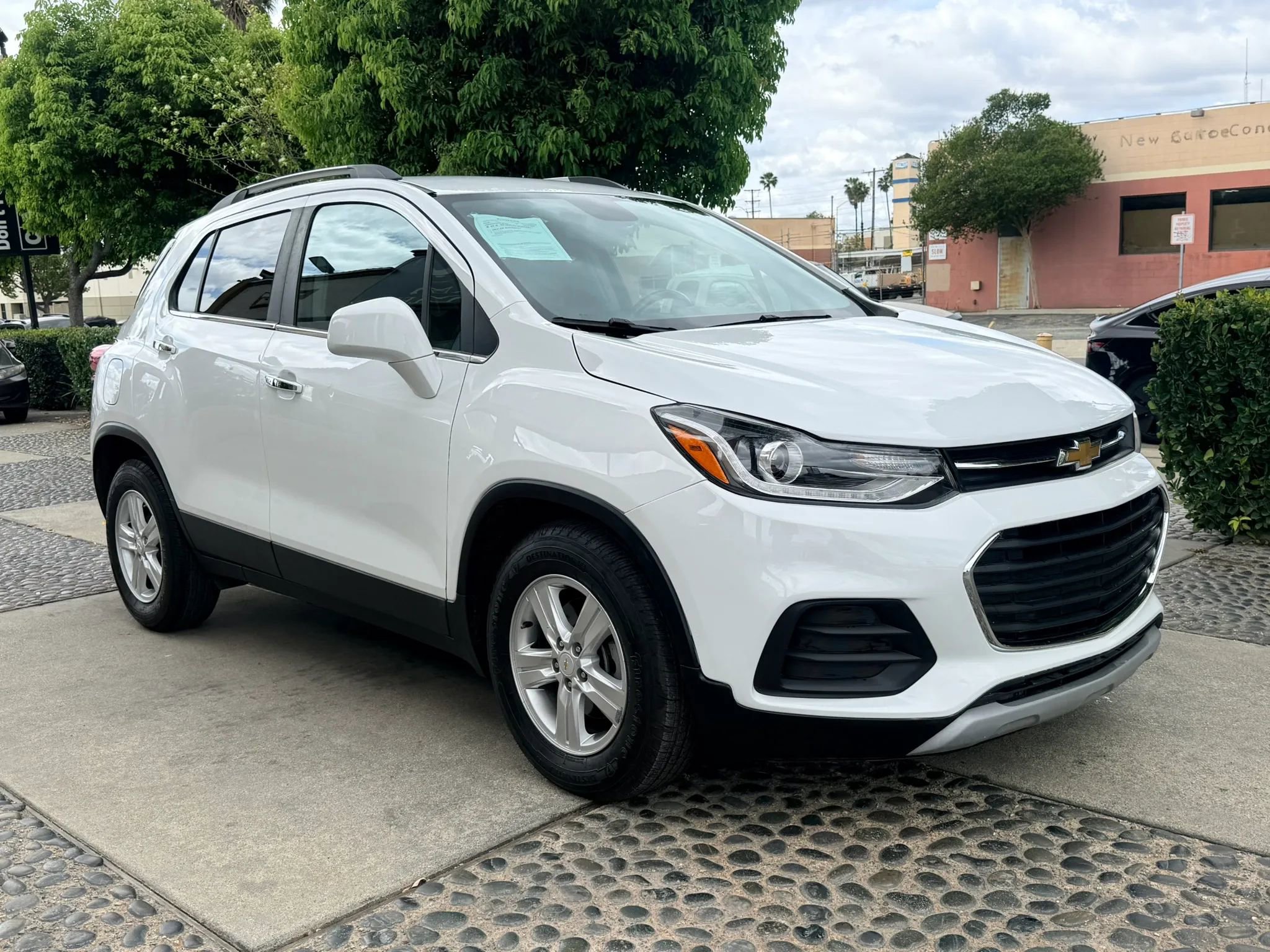 Used 2020 Chevrolet Trax LT w/ LT Convenience Package FWD image 3