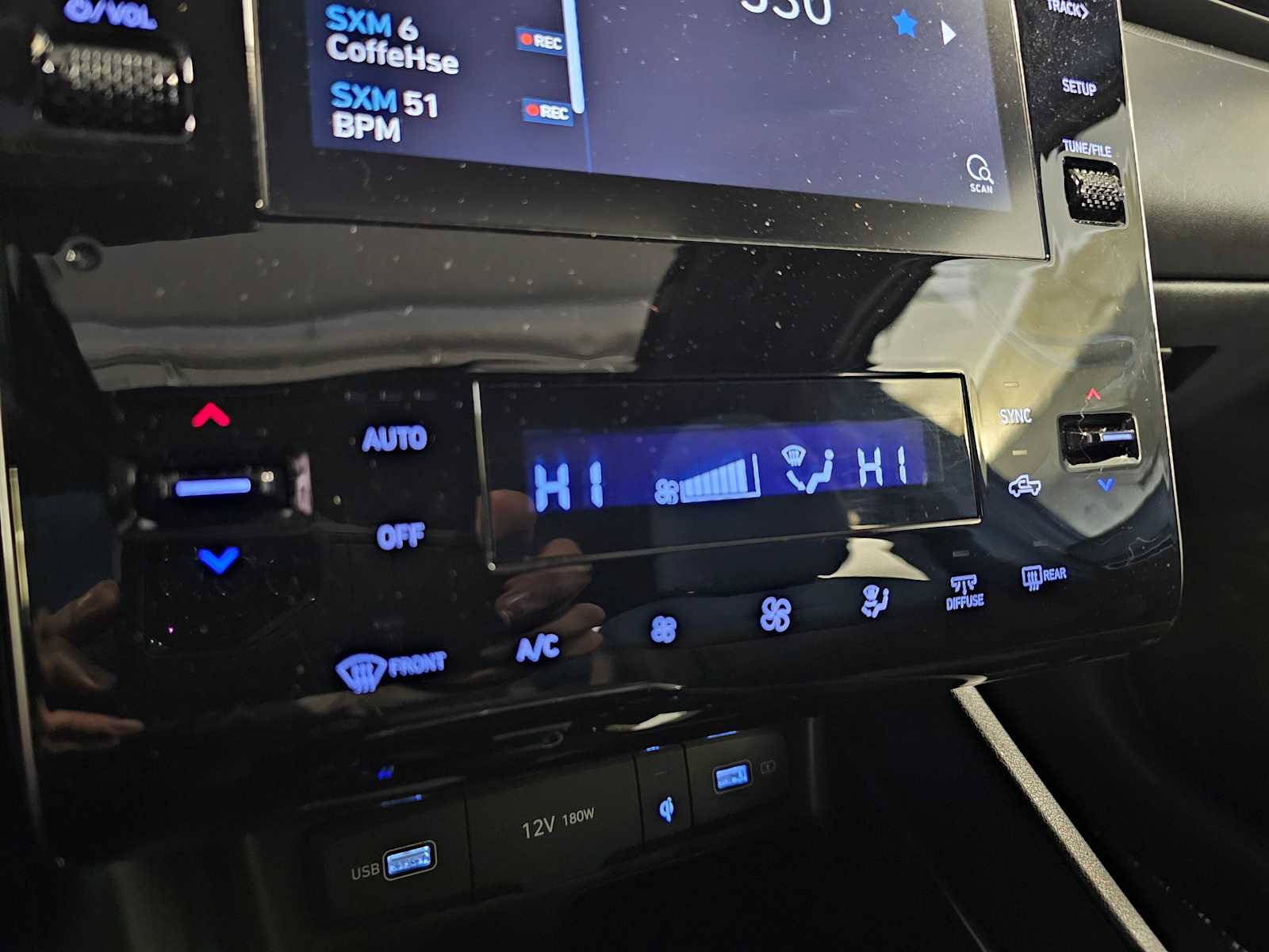 Used 2022 Hyundai Santa Cruz SEL Premium image 18