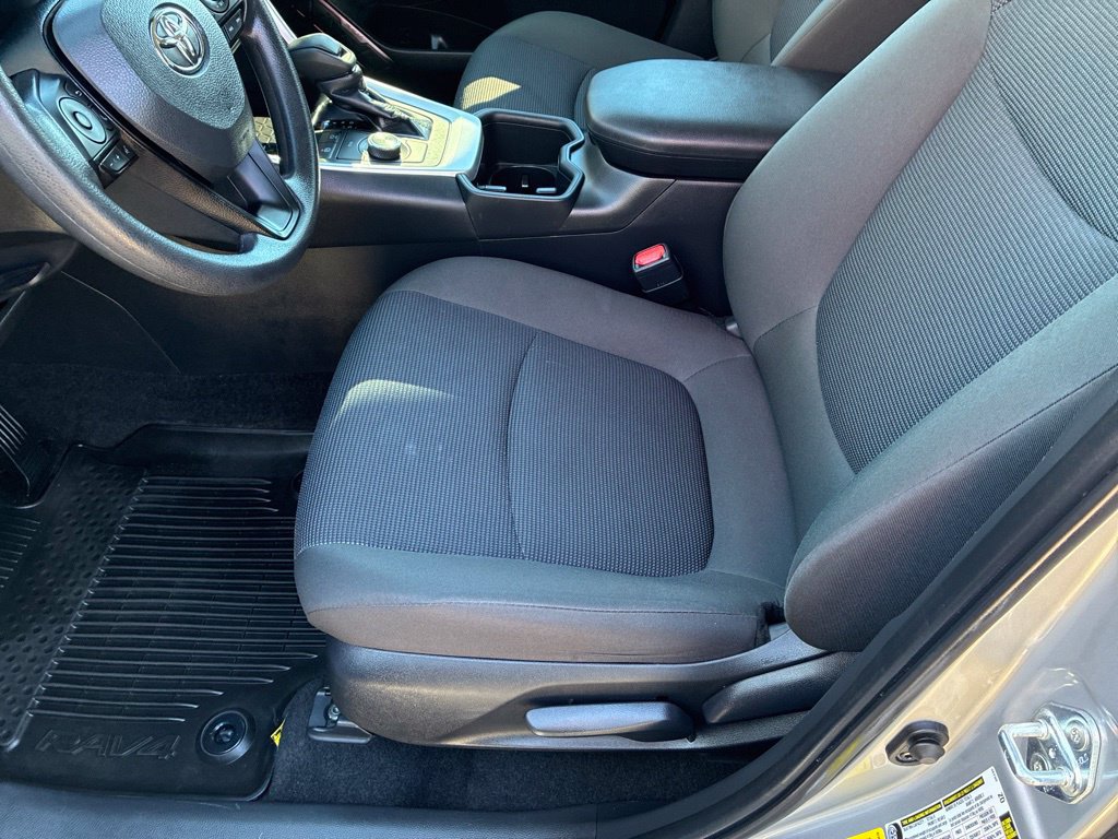 Used 2024 Toyota RAV4 LE AWD/4WD image 12