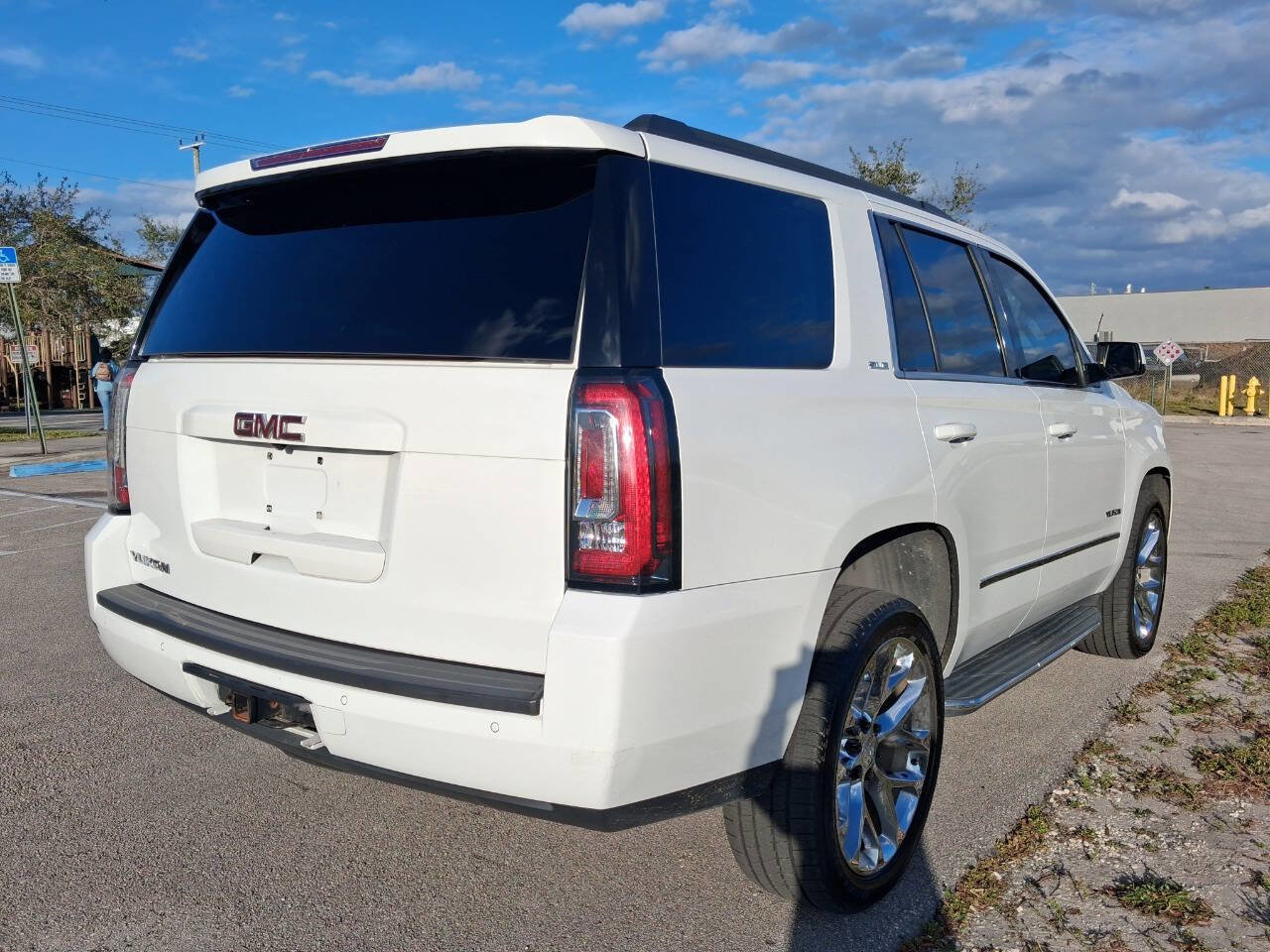 Used 2017 GMC Yukon SLE w/ Convenience Package RWD image 6