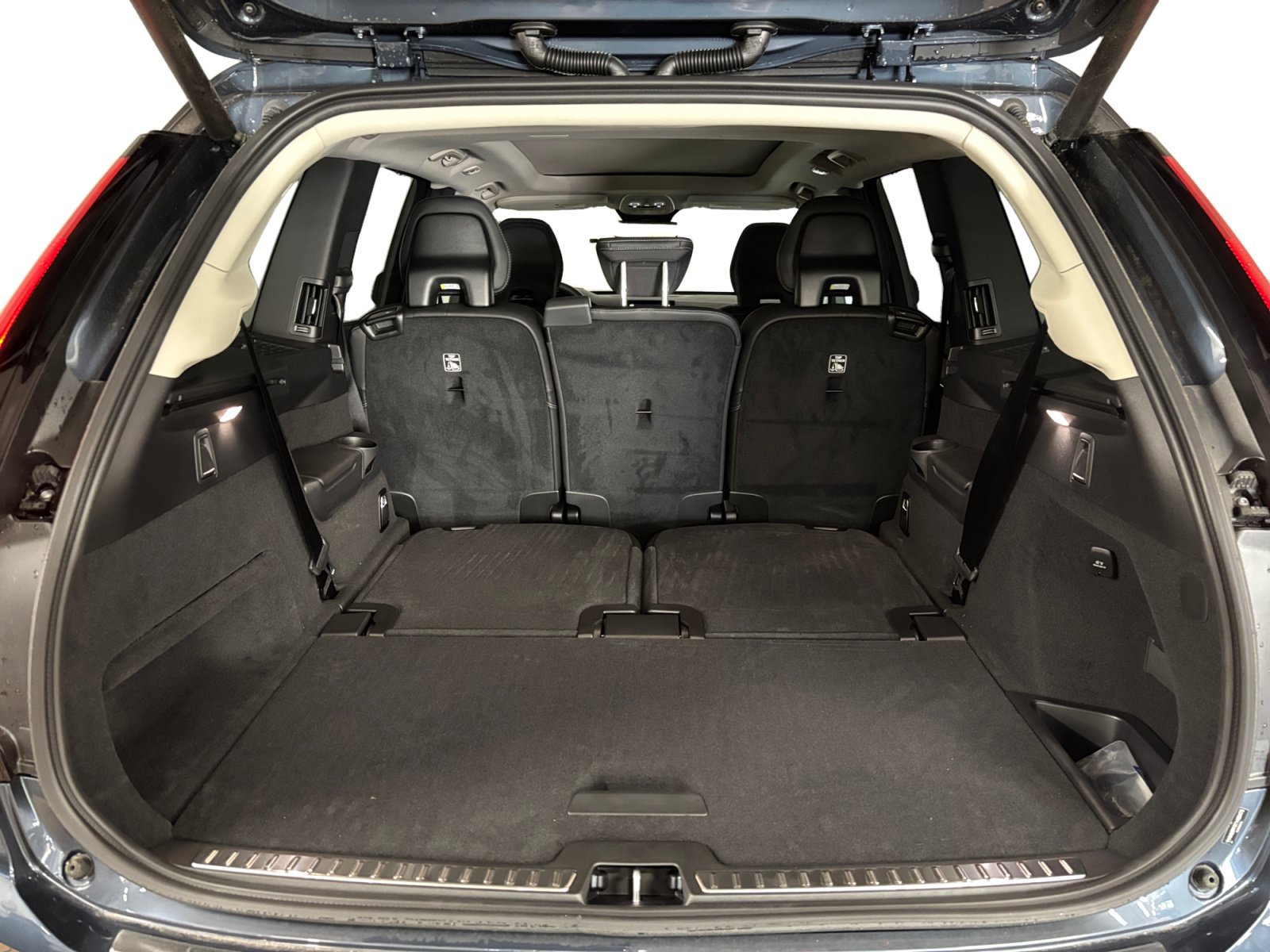 New 2026 Volvo XC90 T8 Ultra w/ Protection Package Premier AWD/4WD image 18