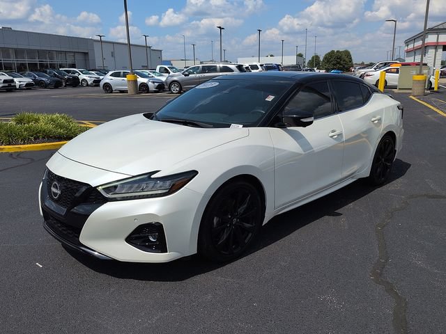 Used 2023 Nissan Maxima SR w/ Sport Mat Group FWD image 3