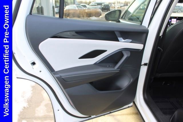 Used 2025 Volkswagen Tiguan SE image 26