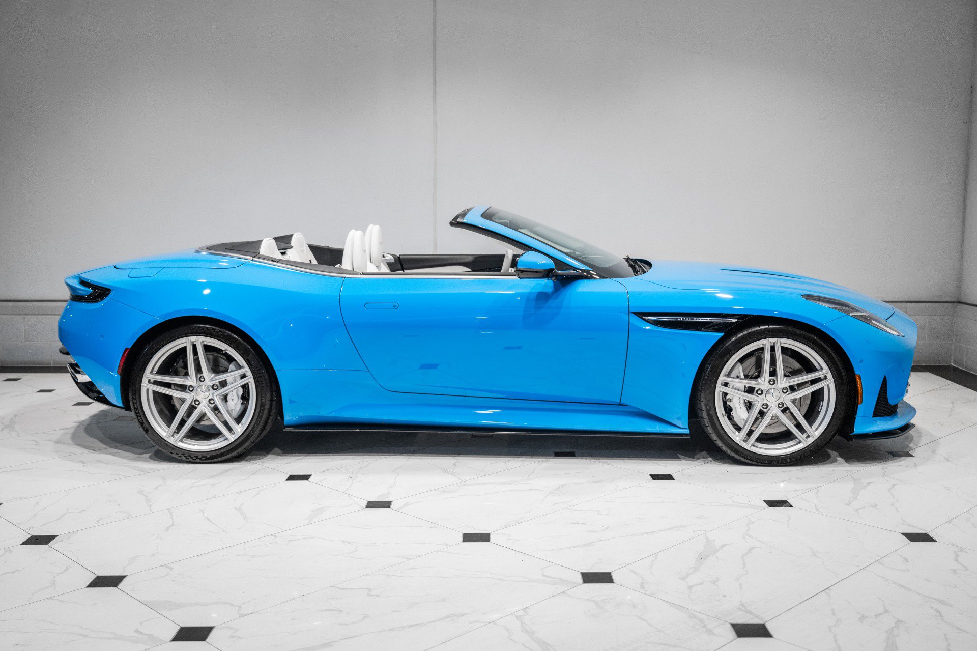 New 2025 Aston Martin DB12 Convertible image 42