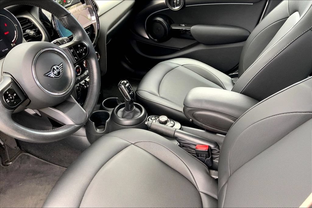 Used 2024 MINI Cooper 4-Door Hardtop FWD image 16