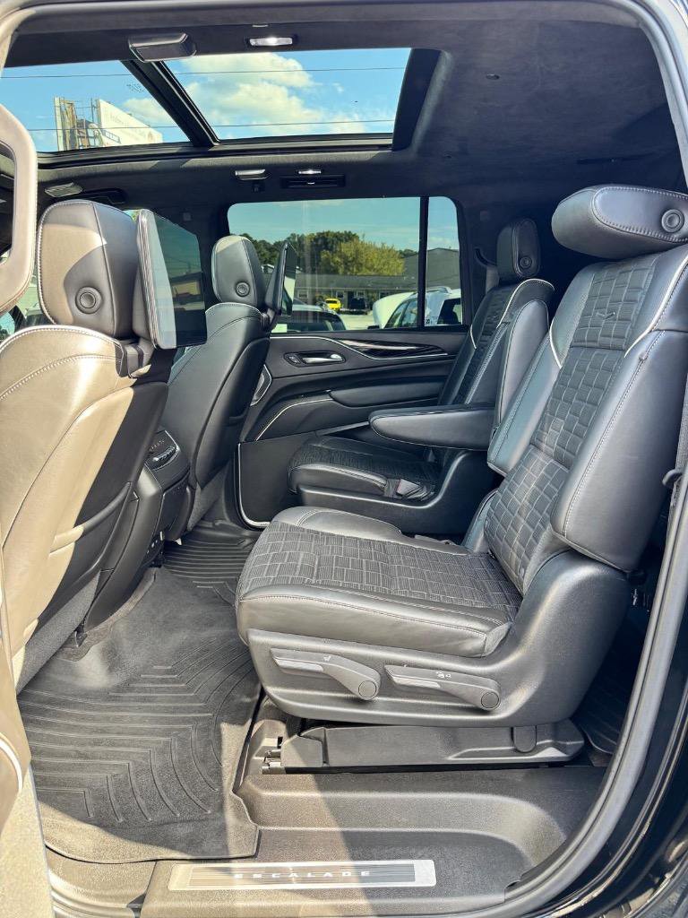 Used 2023 Cadillac Escalade ESV V image 29