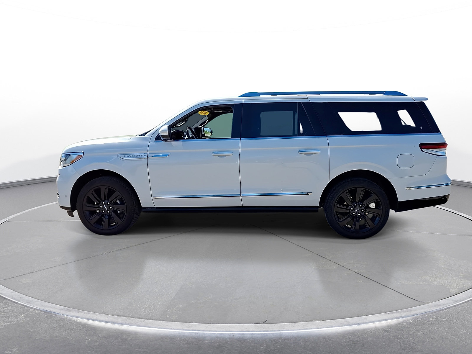 Used 2024 Lincoln Navigator L Reserve AWD/4WD image 5
