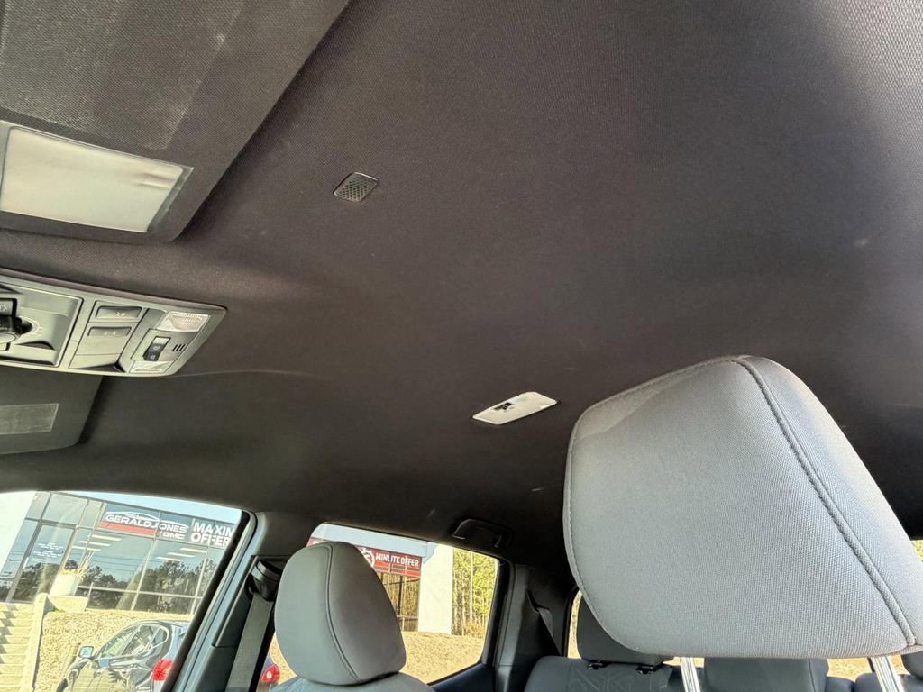 Used 2019 Toyota Tacoma TRD Off-Road w/ Technology Package image 14