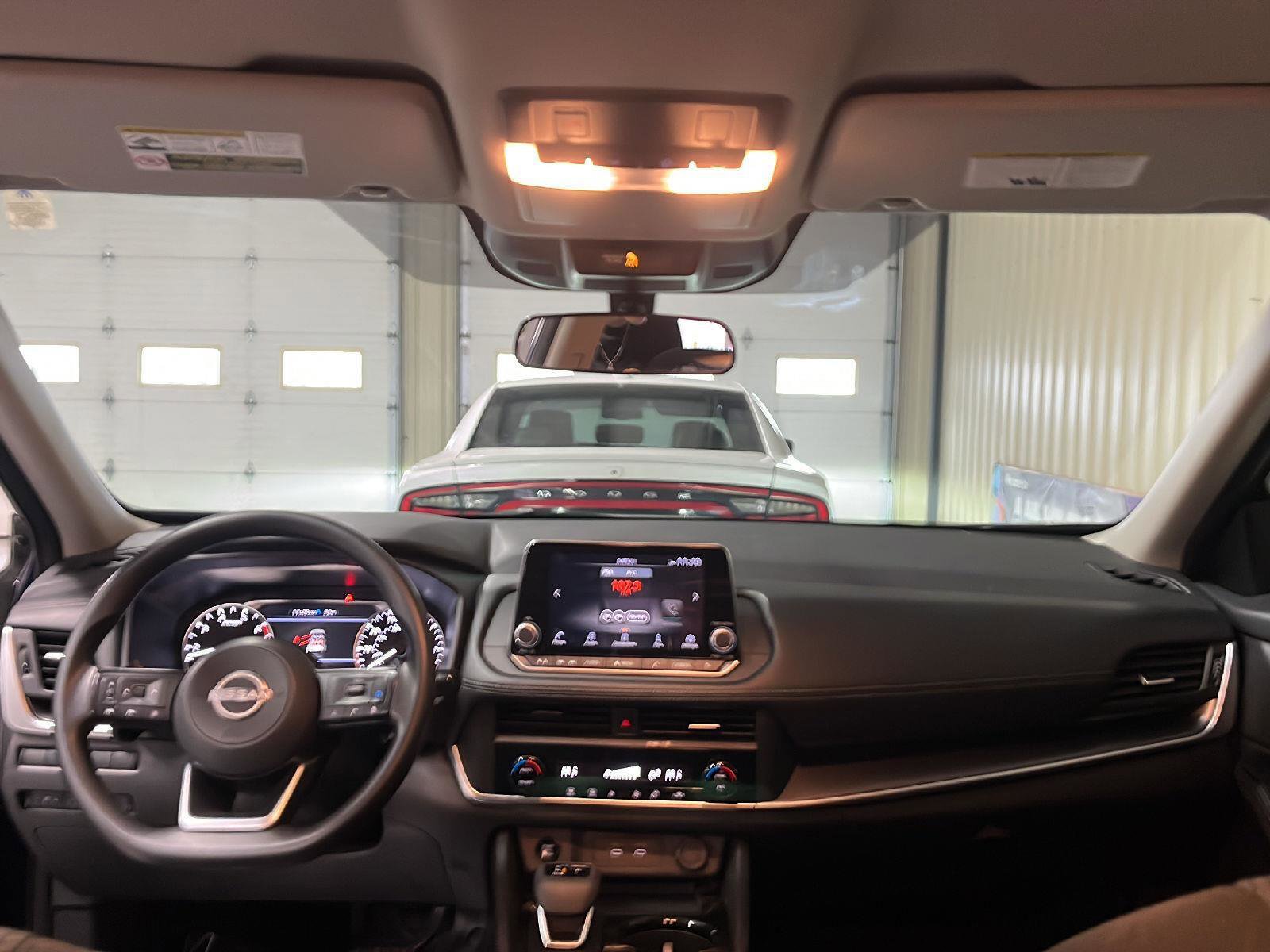 Used 2024 Nissan Rogue SV image 22