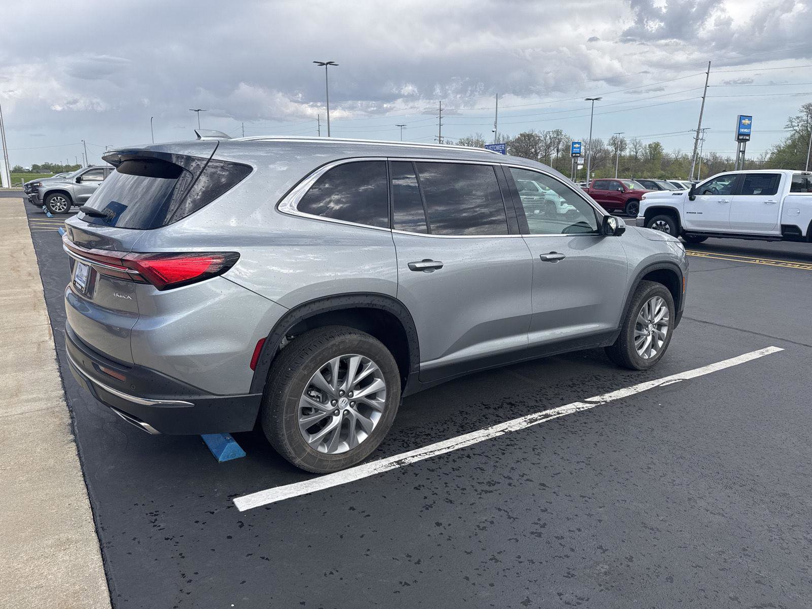 Used 2025 Buick Enclave Preferred AWD/4WD image 2