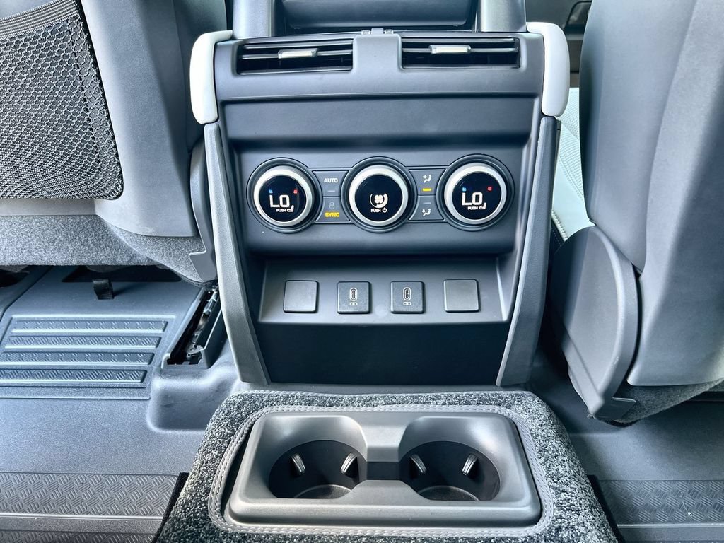 New 2026 Land Rover Defender 130 X-Dynamic SE AWD/4WD image 16