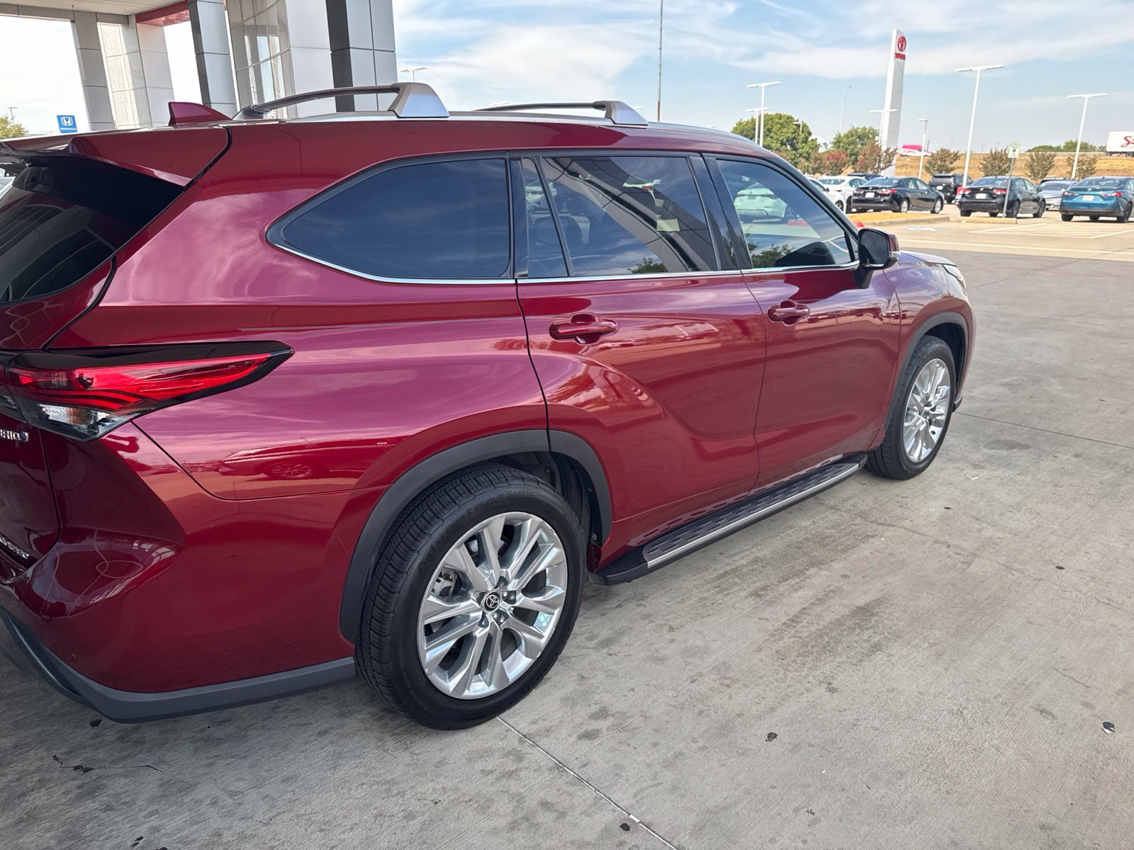 Used 2022 Toyota Highlander Limited FWD image 23