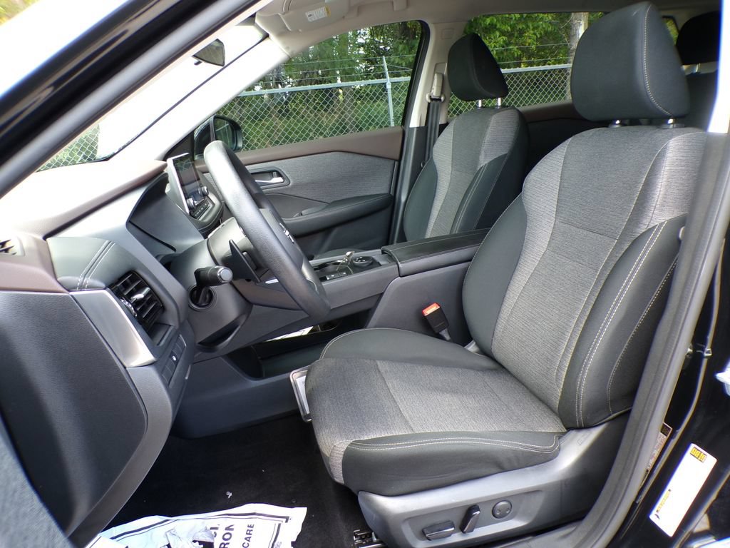 Used 2022 Nissan Rogue SV AWD/4WD image 12