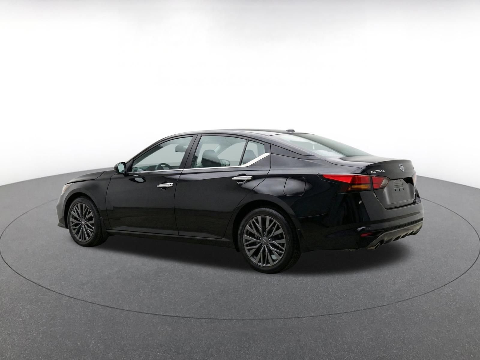 Used 2025 Nissan Altima 2.5 SV FWD image 6
