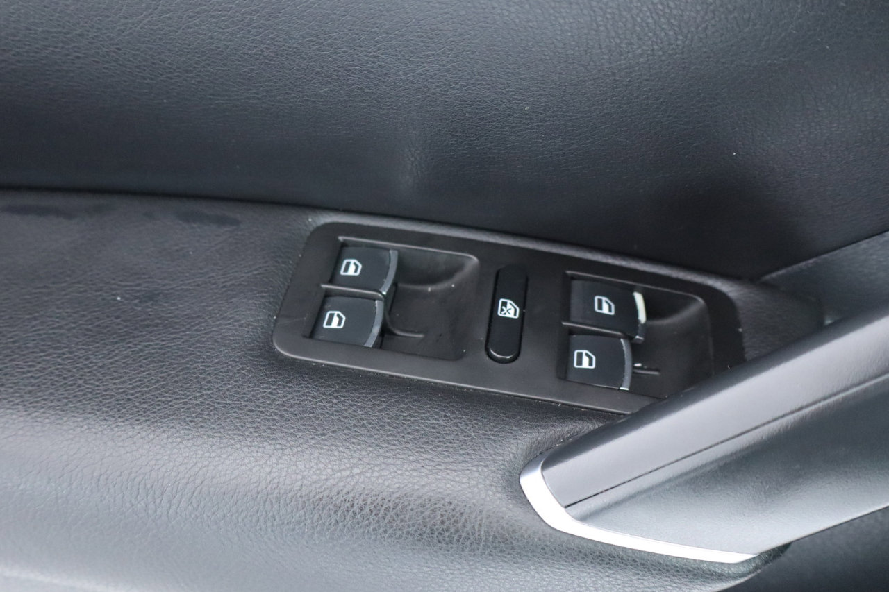 Used 2017 Volkswagen Passat 1.8T R-Line image 28