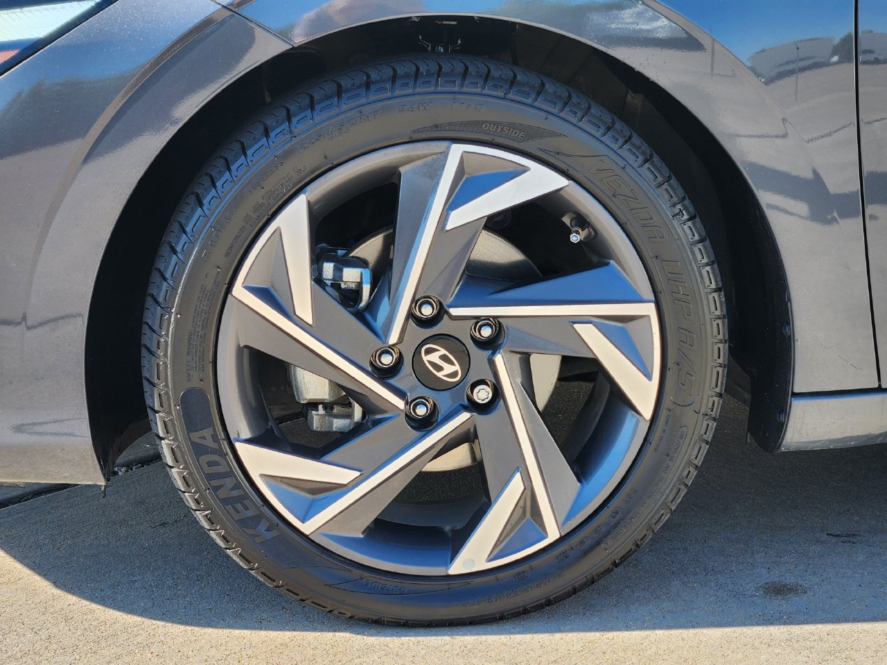 Used 2025 Hyundai Elantra Sport FWD image 9