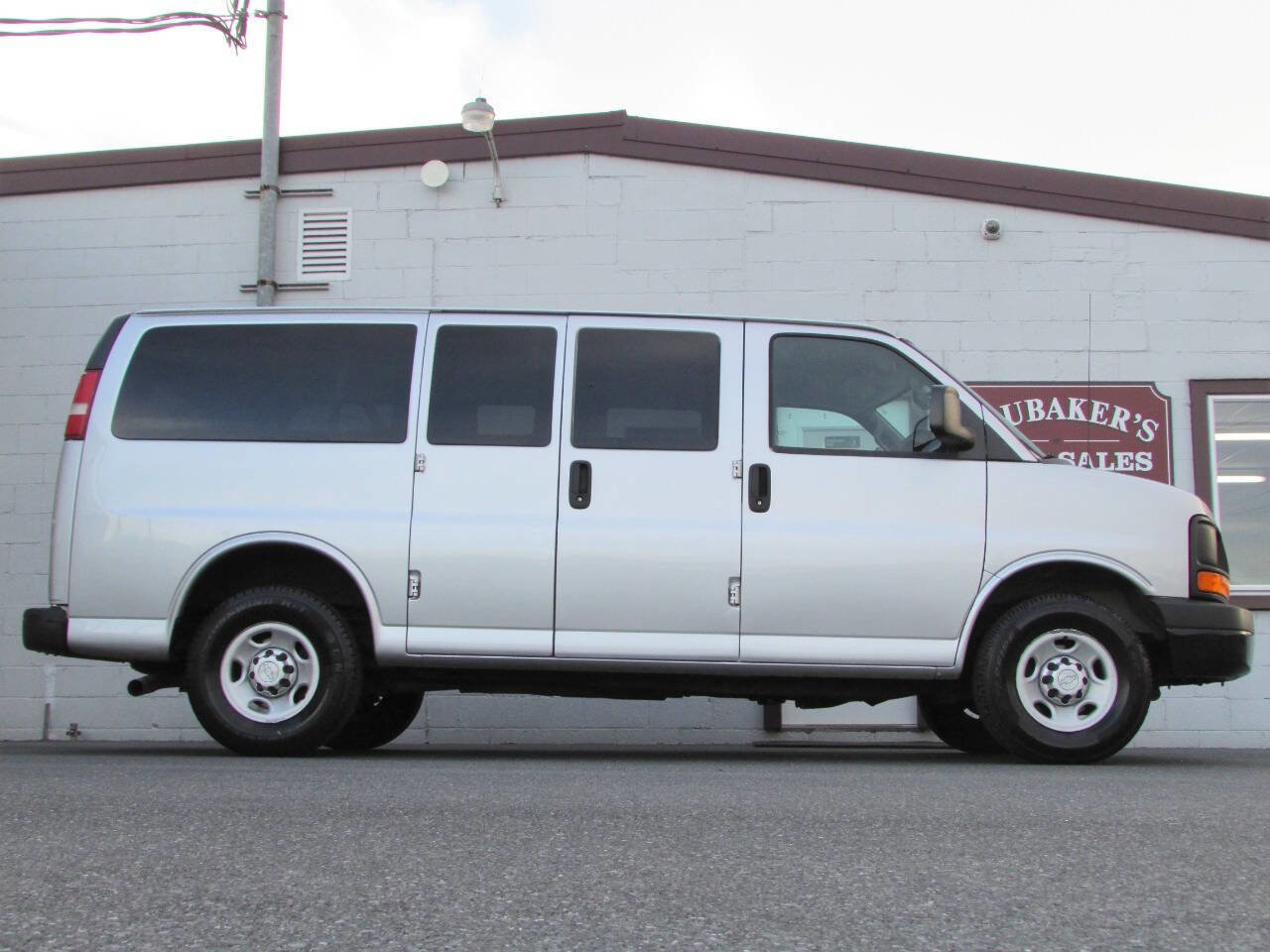 Used 2016 Chevrolet Express 2500 LS RWD image 9