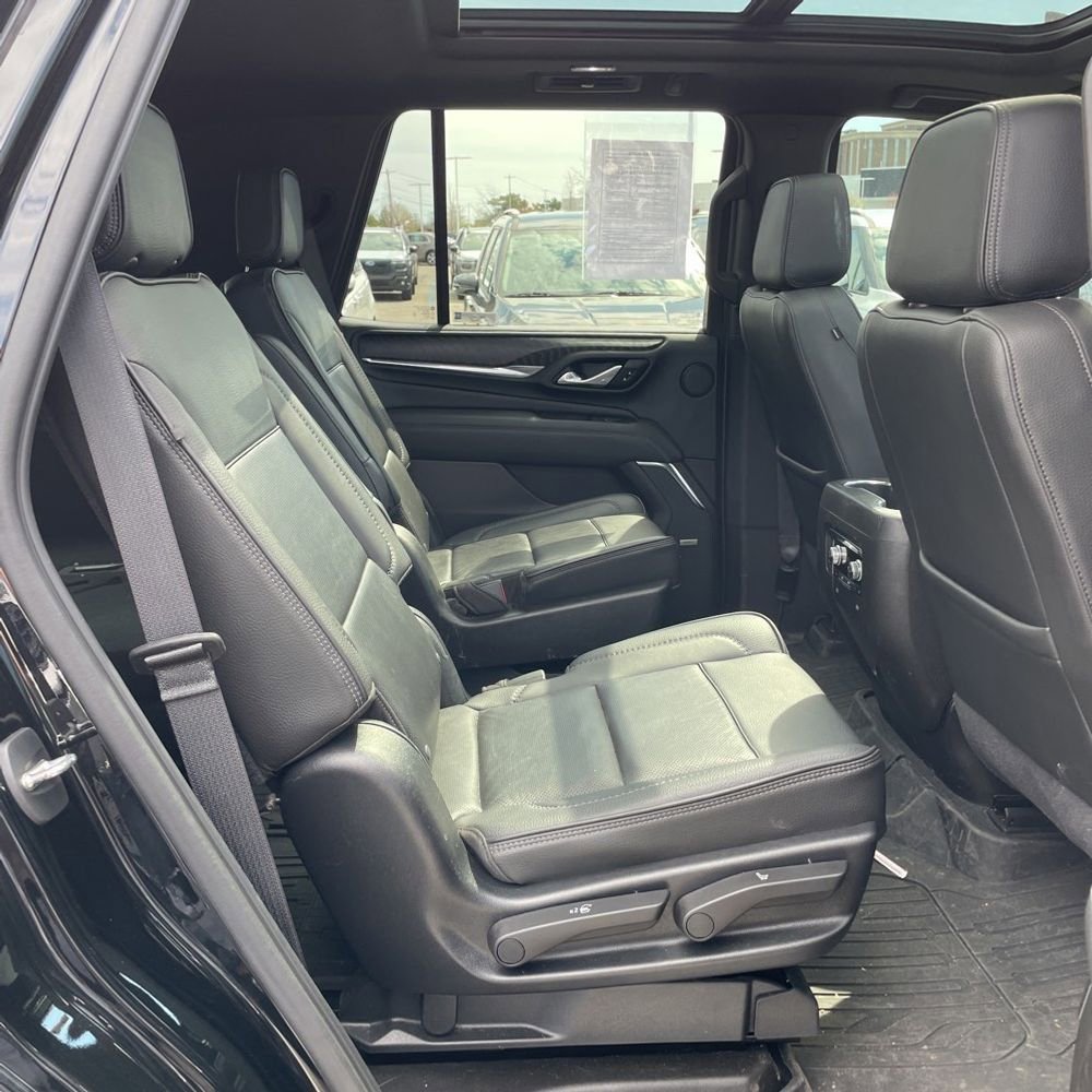 Used 2021 GMC Yukon Denali w/ Denali Premium Package AWD/4WD image 17