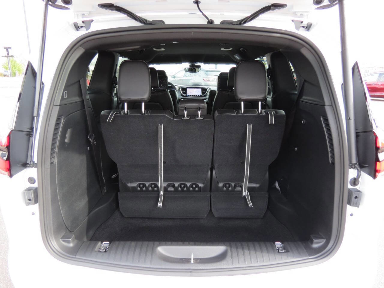 New 2026 Chrysler Pacifica Select image 24