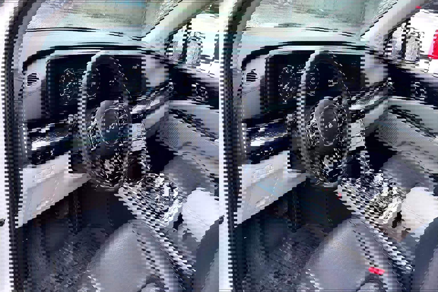 Used 2022 Kia Carnival SX Prestige FWD image 18