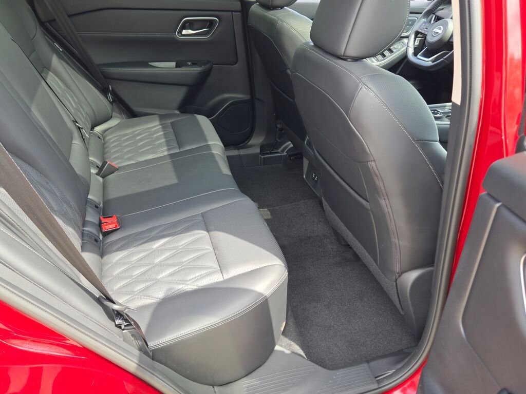 Used 2024 Nissan Rogue Platinum AWD/4WD image 8