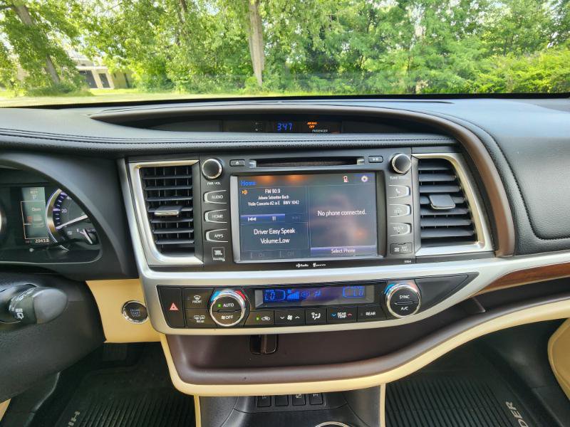 Used 2015 Toyota Highlander Limited Platinum image 12