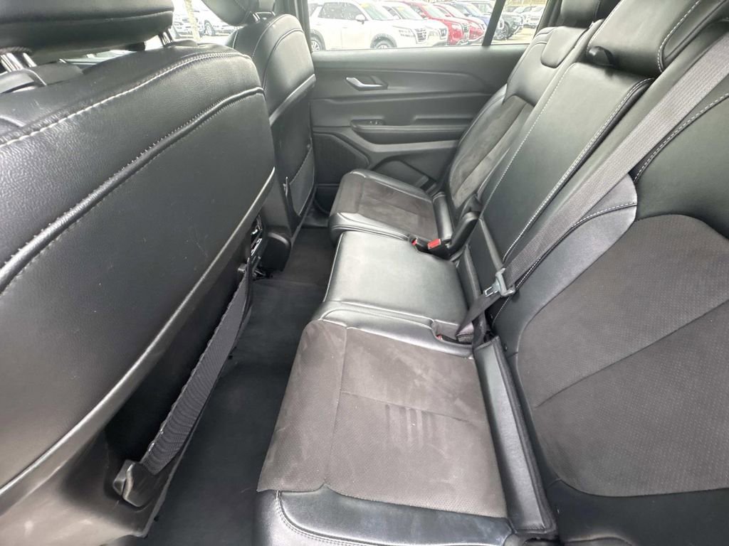 Used 2024 Jeep Grand Cherokee L Altitude image 21