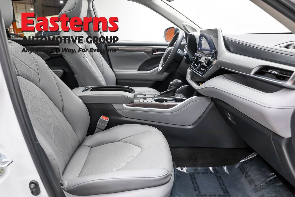 Used 2024 Toyota Highlander Platinum AWD/4WD image 29