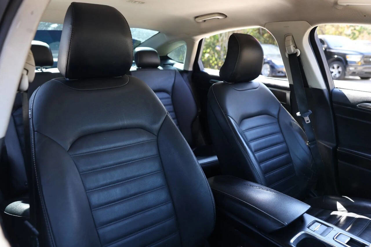Used 2018 Ford Fusion SE w/ Fusion SE Technology Package image 41