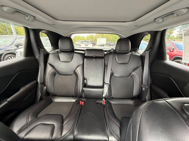 Used 2020 Jeep Cherokee Trailhawk w/ Comfort/Convenience Group image 17