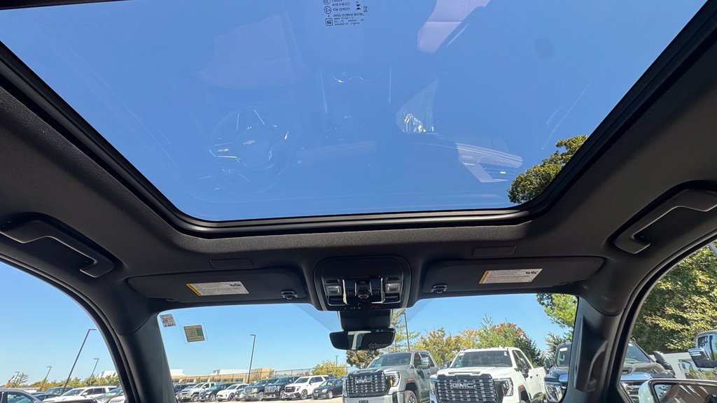Used 2026 Chevrolet Tahoe High Country AWD/4WD image 17