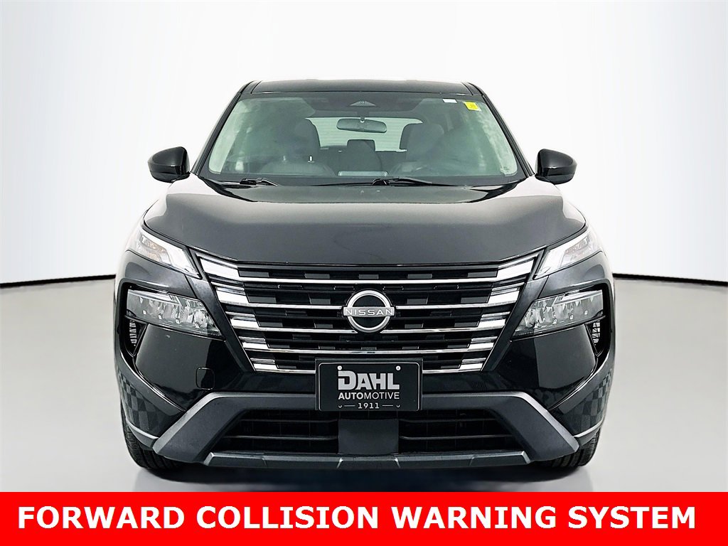 Used 2024 Nissan Rogue SV image 3