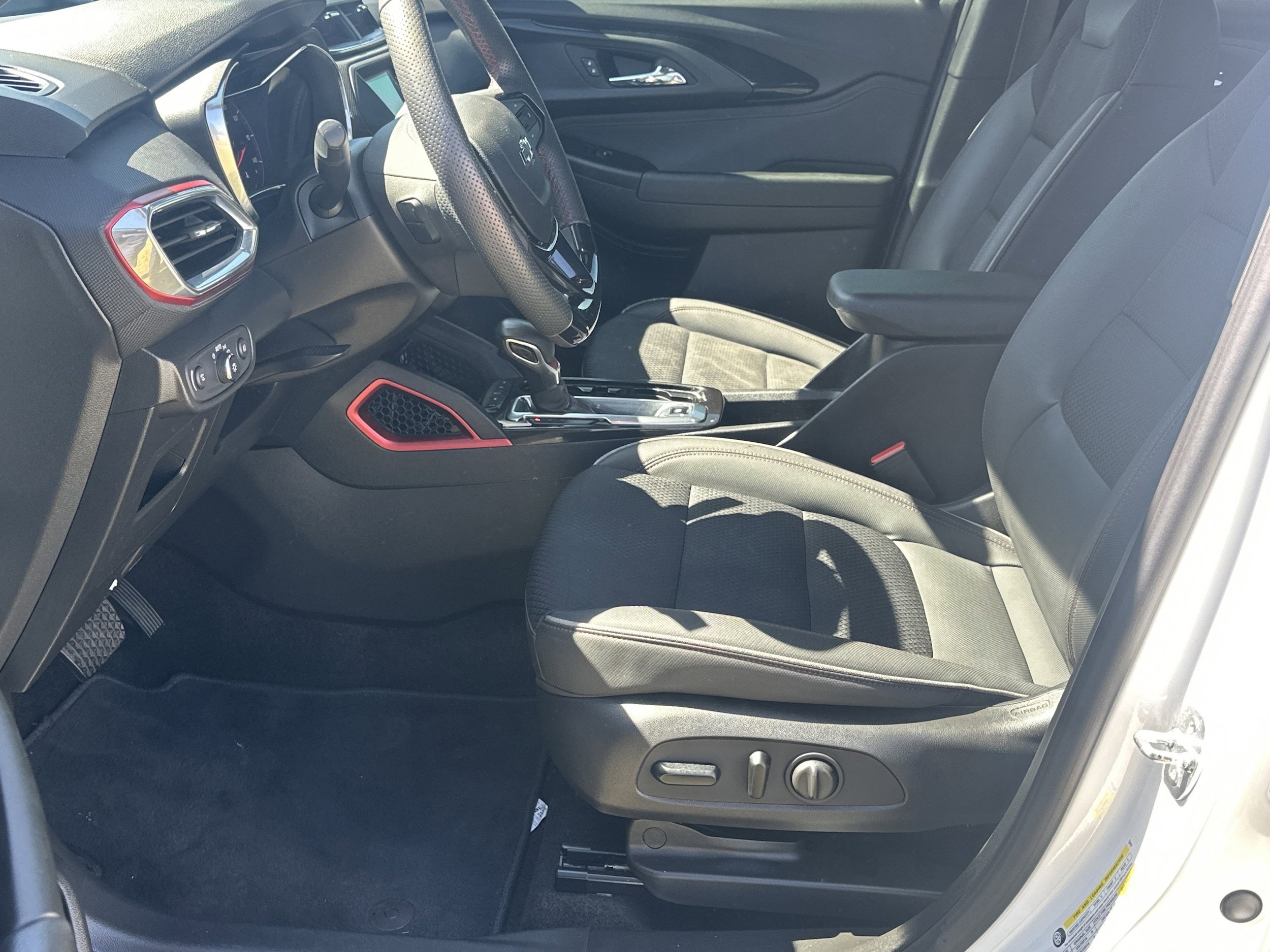 Used 2023 Chevrolet TrailBlazer RS image 9