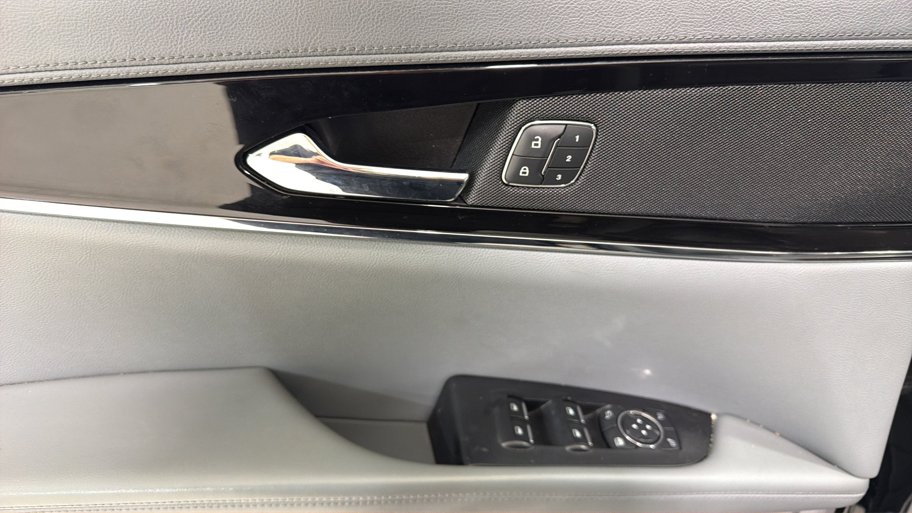 Used 2022 Lincoln Nautilus Reserve FWD image 11