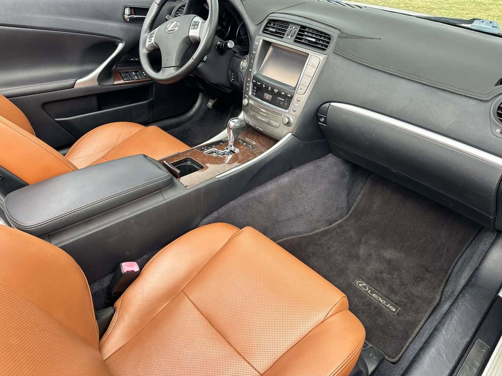 Used 2015 Lexus IS 250C w/ Luxury Package image 9