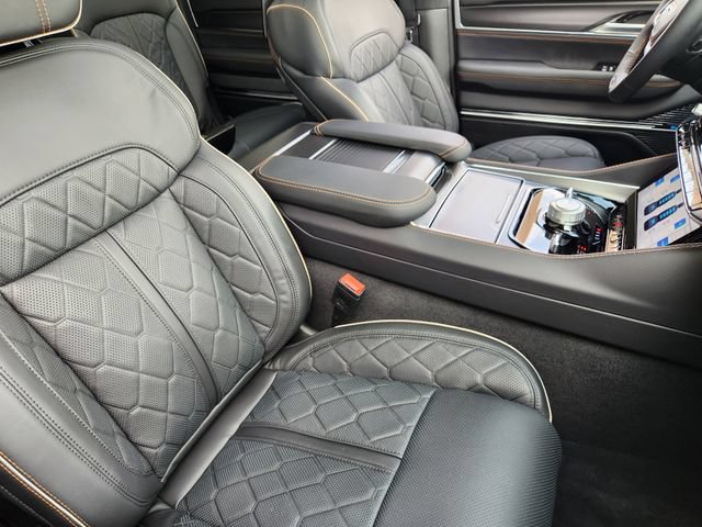 New 2026 Jeep Grand Wagoneer Summit AWD/4WD image 9