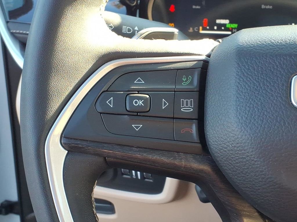 Used 2022 Jeep Grand Cherokee Limited 4xe w/ Luxury Tech Group II image 17