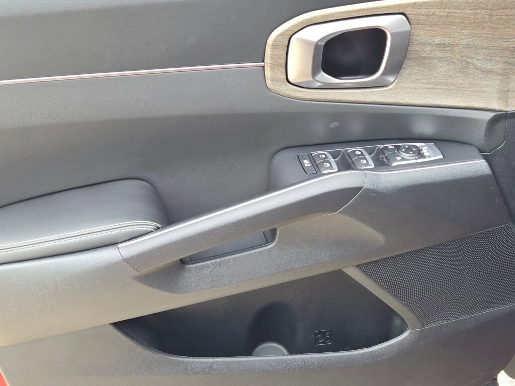 Used 2023 Kia Sorento S image 18