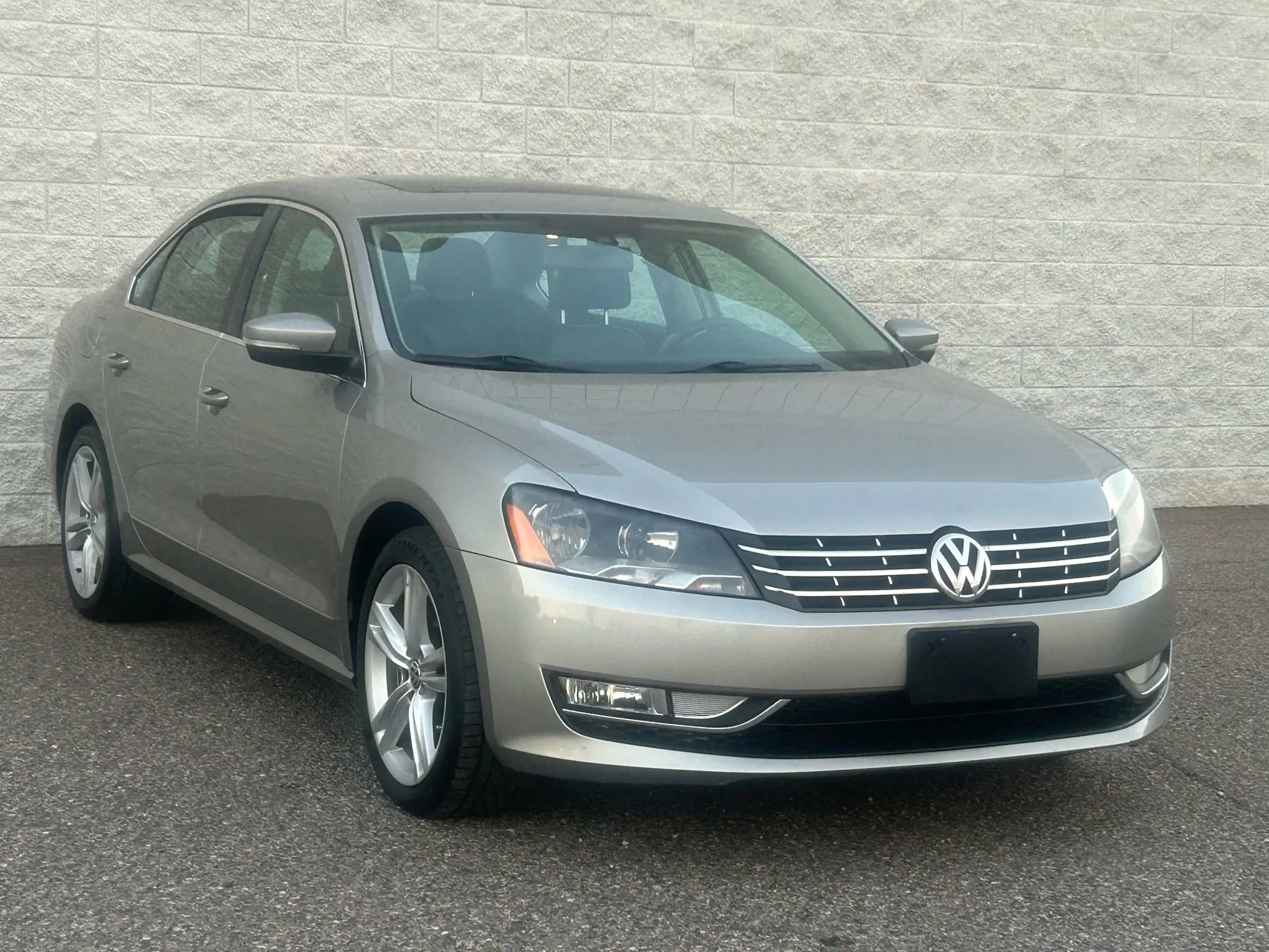 Used 2014 Volkswagen Passat TDI SE FWD image 3