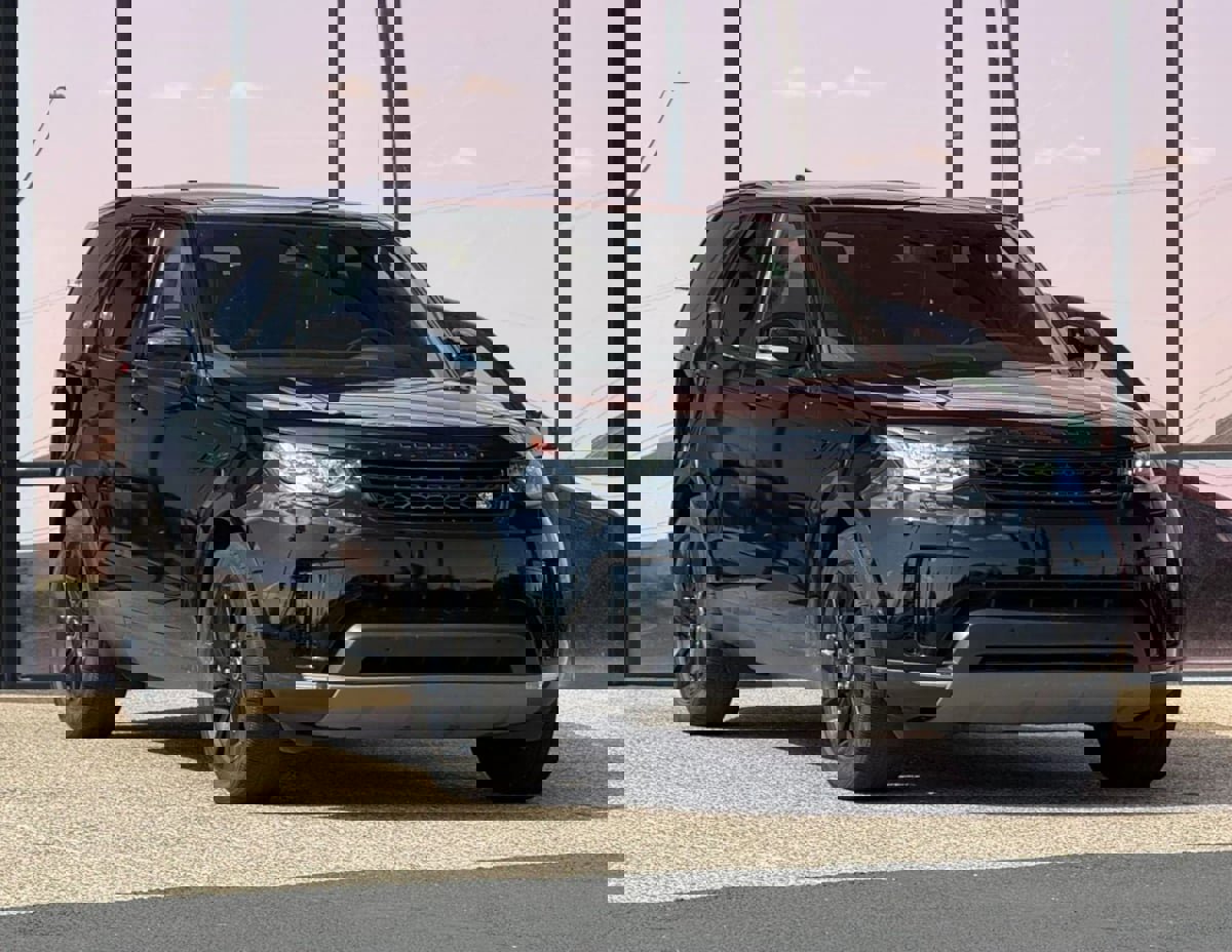 Used 2019 Land Rover Discovery HSE image 24