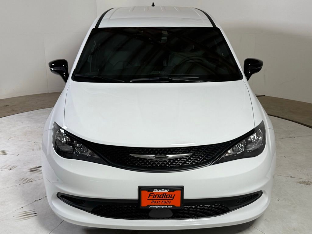 New 2026 Chrysler Voyager LX image 2