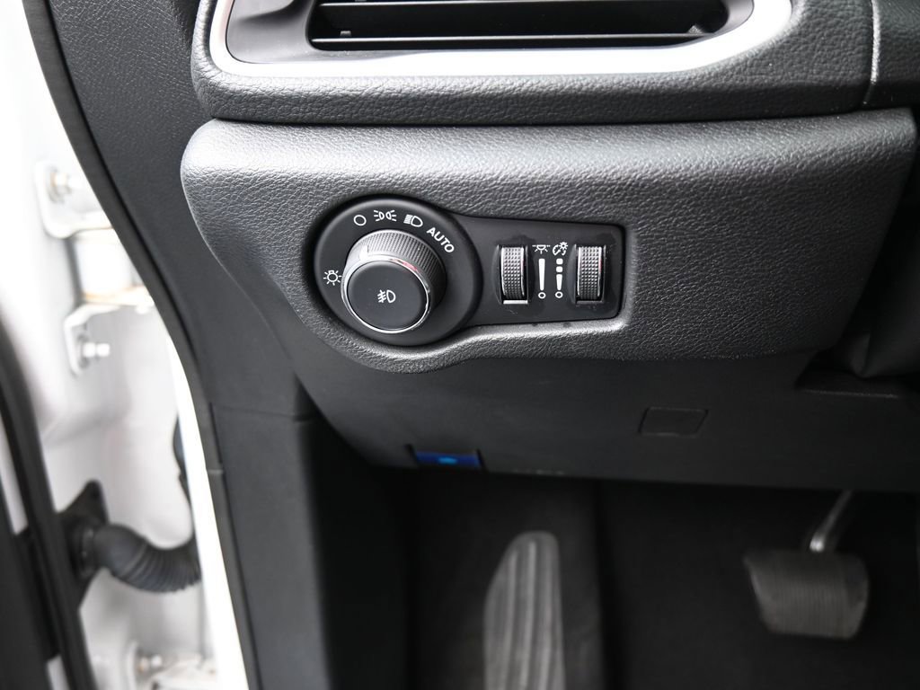 Used 2023 Chrysler Pacifica Touring-L w/ S Appearance Package image 31