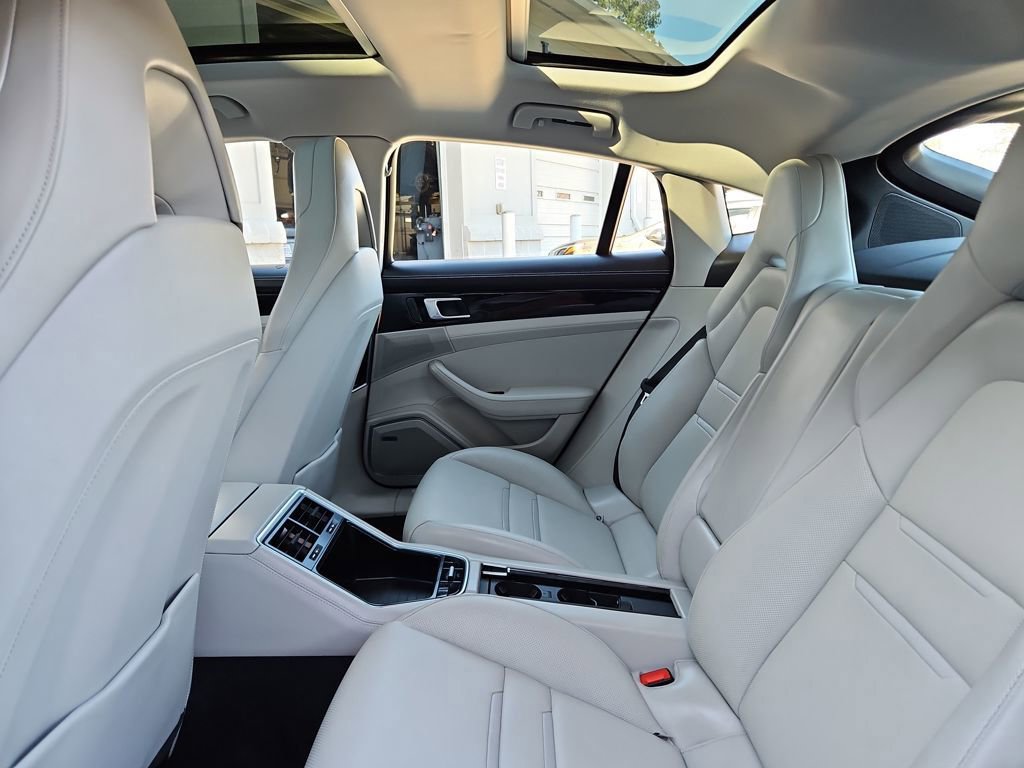 Used 2018 Porsche Panamera image 29