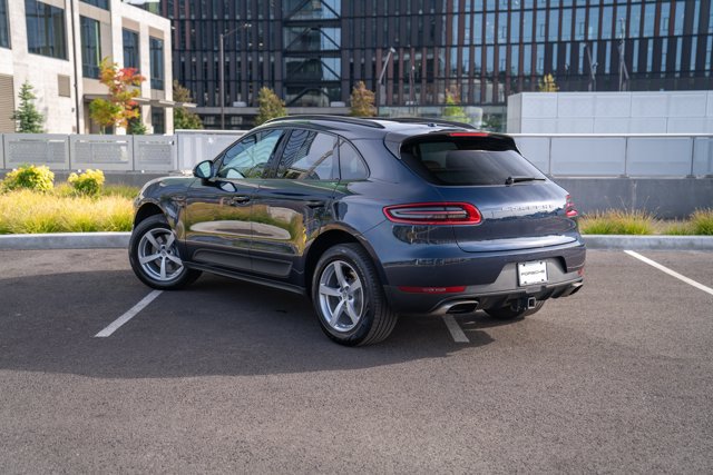 Used 2017 Porsche Macan AWD/4WD image 3