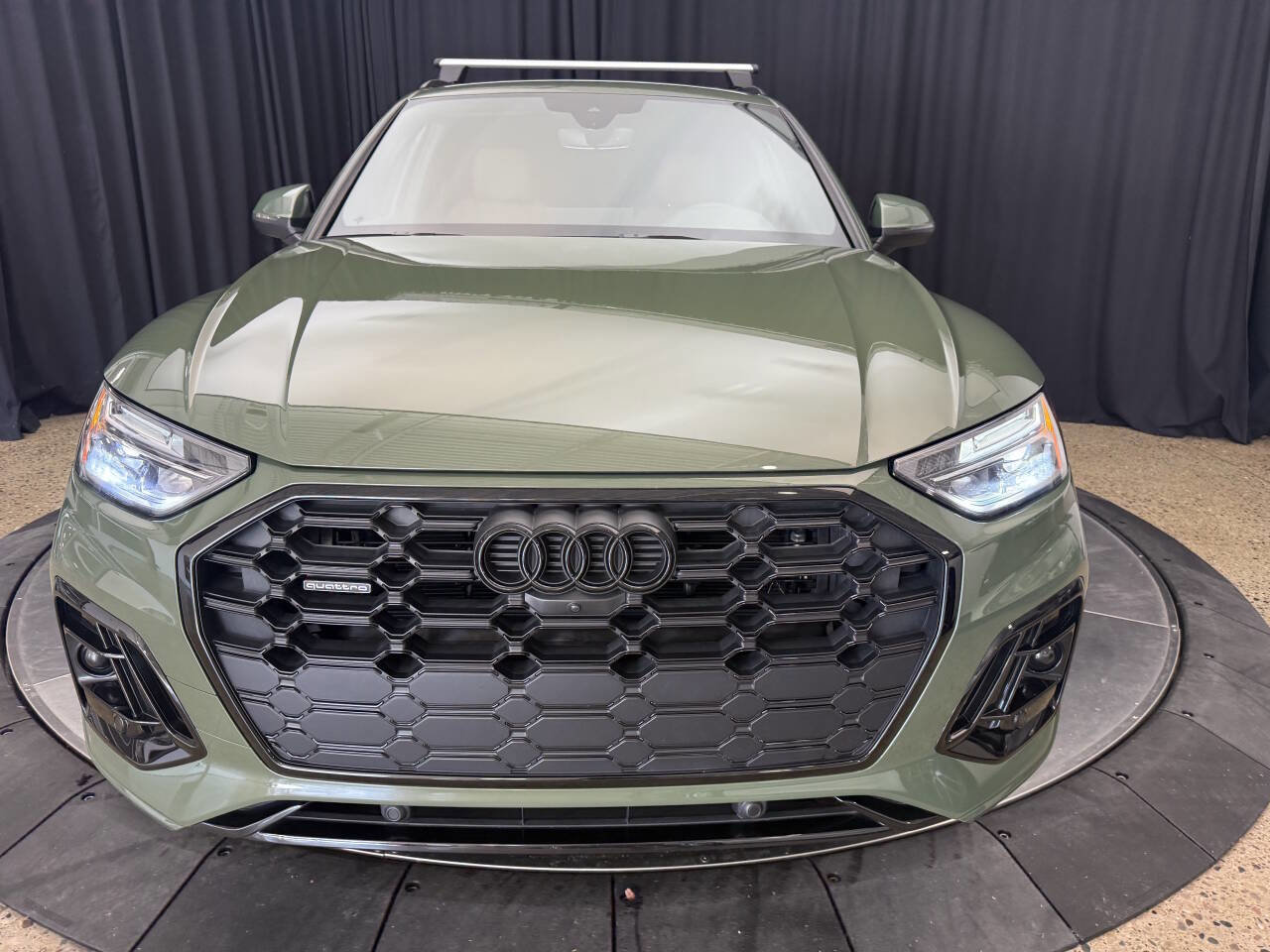 Used 2024 Audi Q5 2.0T Premium Plus w/ Premium Plus Package image 3