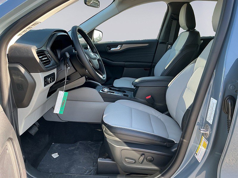 New 2026 Ford Escape SE w/ Class II Trailer Tow Package FWD image 6