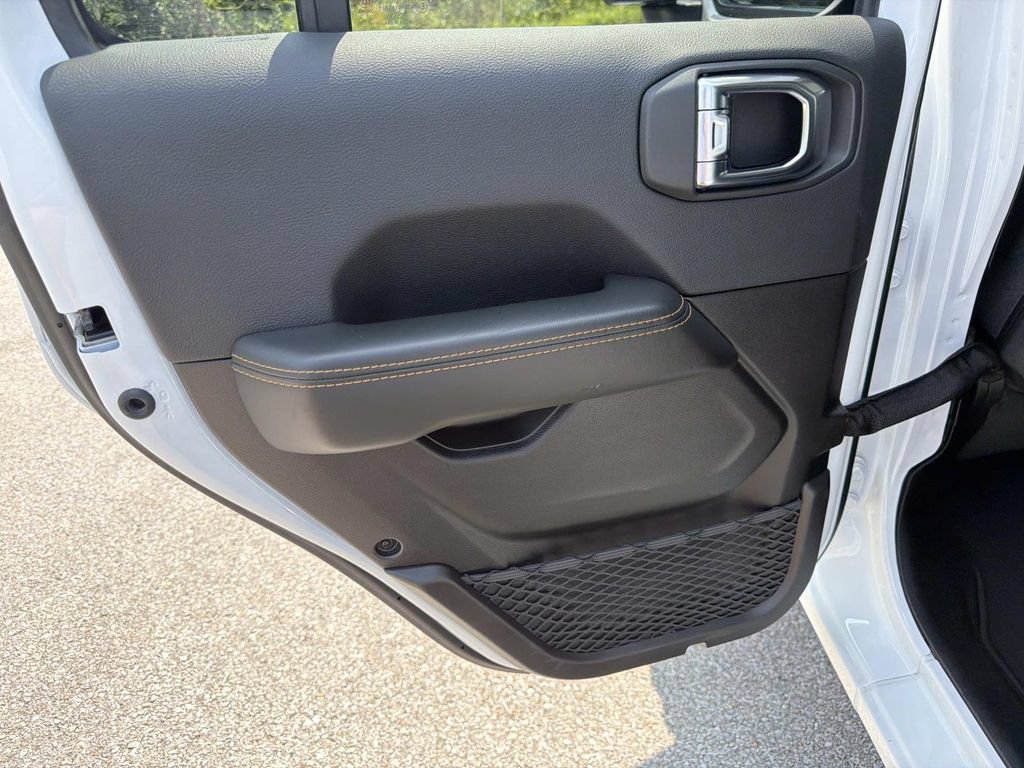 Used 2025 Jeep Wrangler Unlimited Sahara AWD/4WD image 14