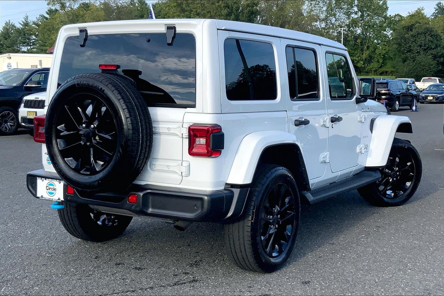 Certified 2024 Jeep Wrangler Unlimited Sahara w/ Technology Group AWD/4WD image 12